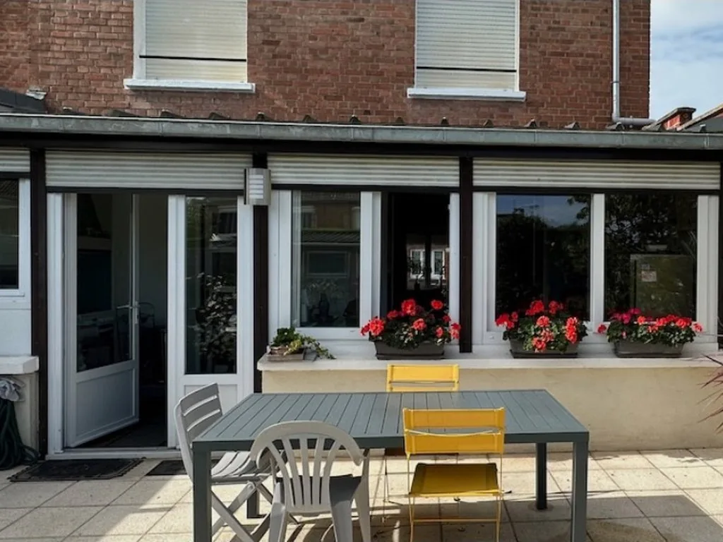 Cuisine ouverte sur le jardin à Marquette-lez-Lille - avant, la terrasse
