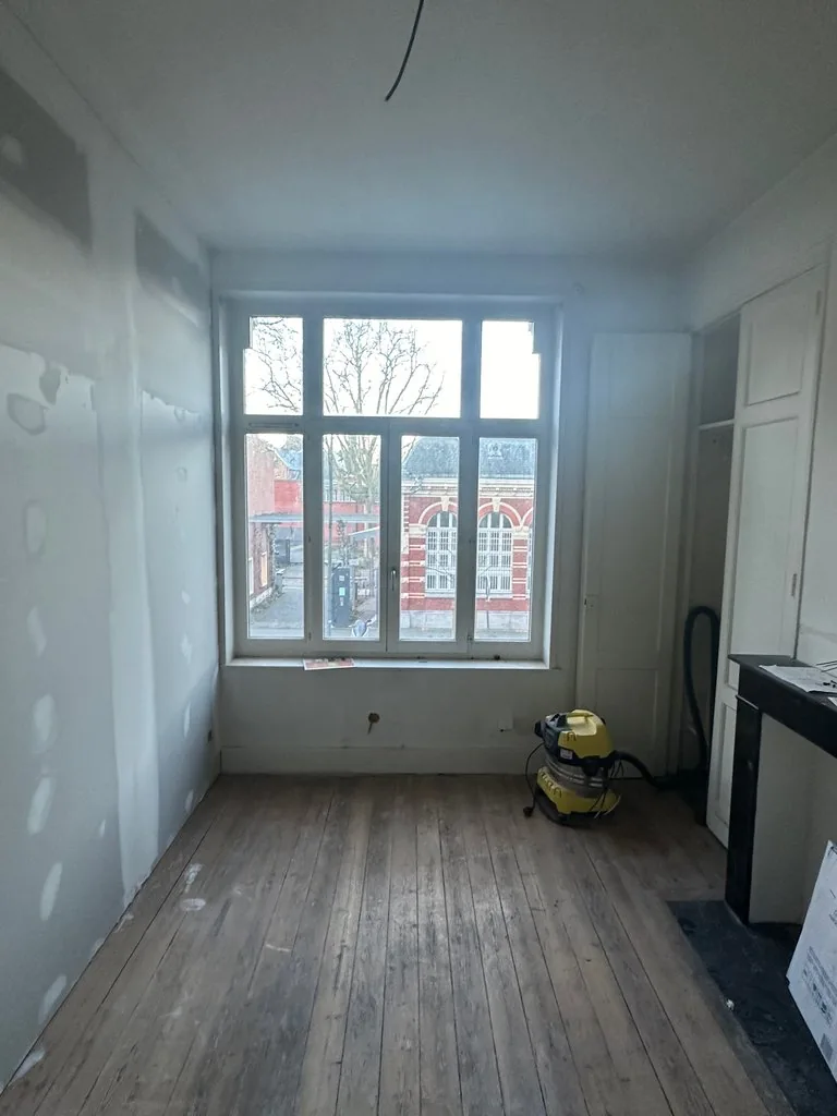Transformation d'un studio en T2 à Lille - avant, la pièce de vie