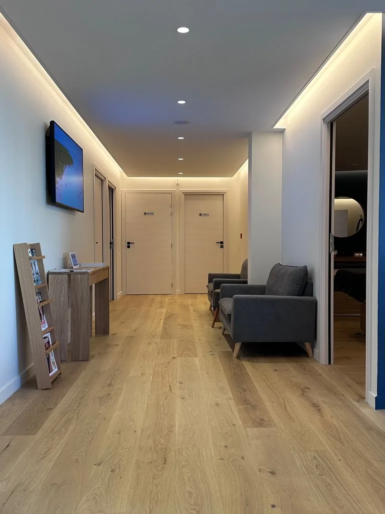 Centre d'esthétique Regenair à Marcq-en-Barœul - après, le couloir et la salle d'attente