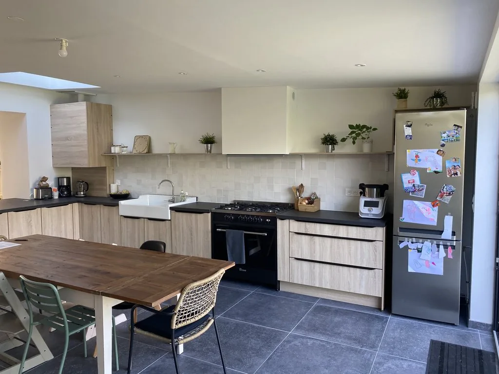 Extension d'une maison à Marcq-en-Barœul - après, la cuisine et la table