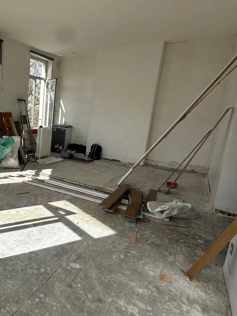 Le salon, côté salle à manger — avant