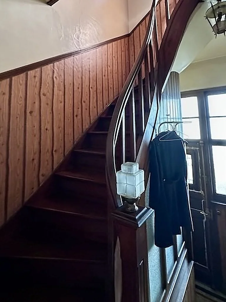 Rénovation complète et création d'une extension - avant, l'escalier en orme