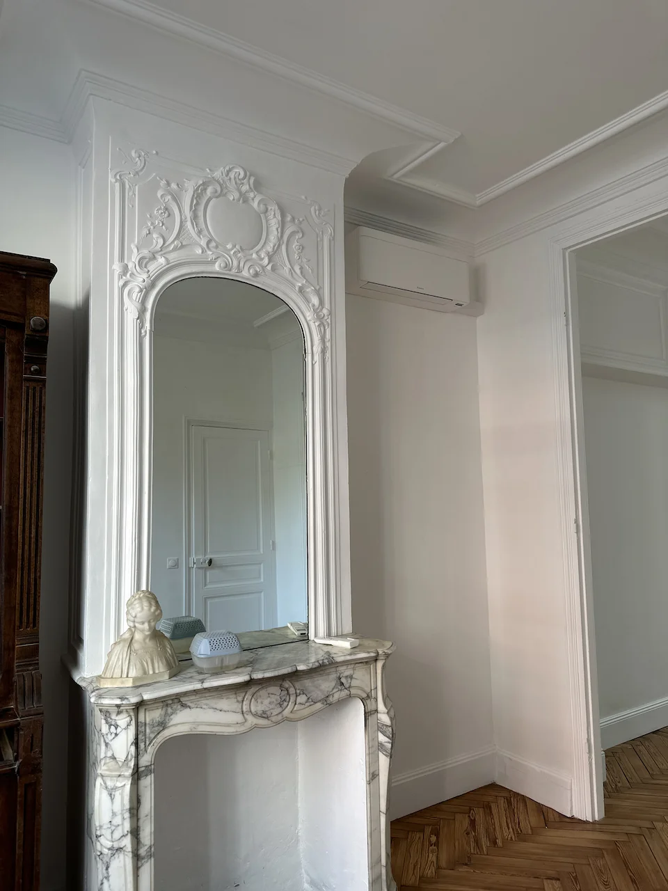 Rénovation clé en main d'une maison de 1908 à La Madeleine - après, la cheminée en marbre et son trumeau