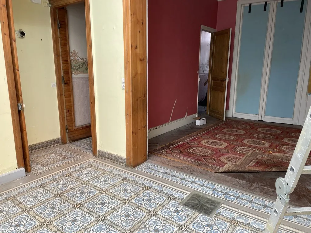 Rénovation clé en main d'une maison de 1908 à La Madeleine - avant, l'entrée et ses carreaux de ciment