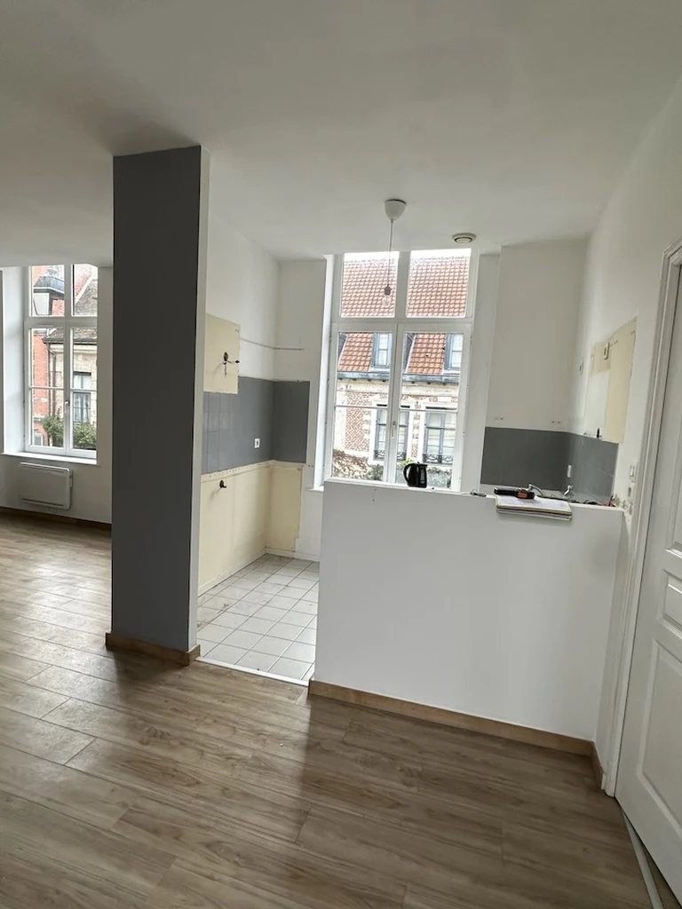 Rénovation d'un T2 dans le Vieux-Lille - avant, la cuisine