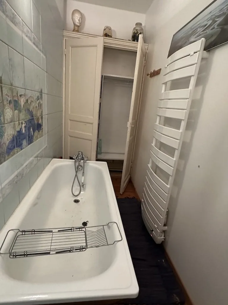 Création d'une salle de bain à La Madeleine - avant, ancienne baignoire